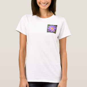 Lila Lotus-Blossom auf Frauenhaus T-Shirt