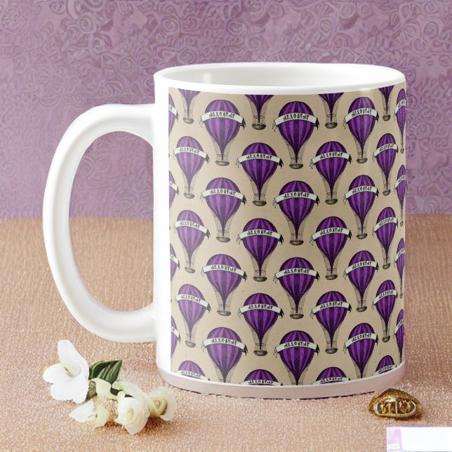 Lila Luftschiffe im Tan-Steampunk-Design Kaffeetasse (Von Creator hochgeladen)