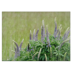 Lila Lupine-Blumen Schneidebrett