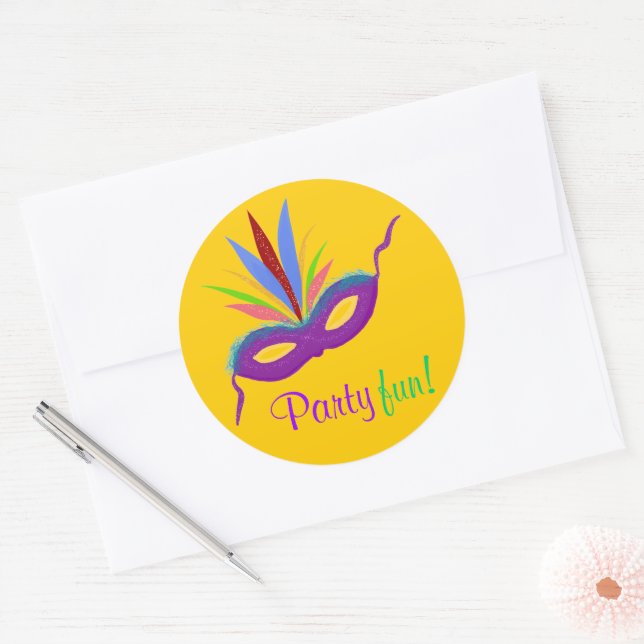 Lila Mask Feathers Mardi Gras Party Fun Orange Runder Aufkleber (Umschlag)