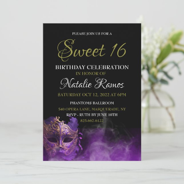 Lila Masquerade Sweet 16 Einladung (Stehend Vorderseite)