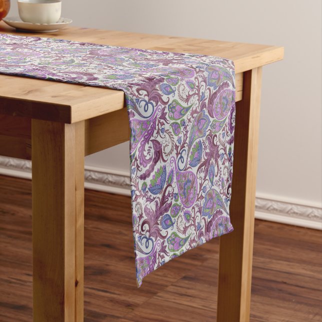 Lila mehrfarbiges Floral Paisley Kurzer Tischläufer (Beispiel)