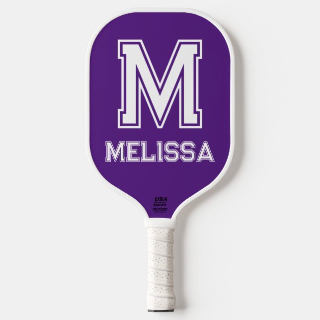 Lila Minimalistisches Monogramm Pickleball Schläger (Vorderseite)