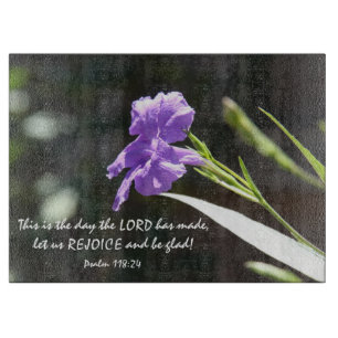 Lila mit Blumenblüte mit Scripture-Vers, Psalm Schneidebrett