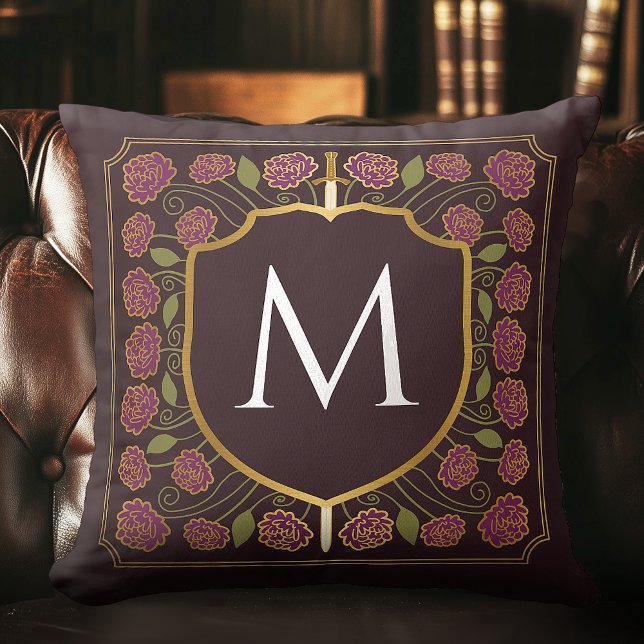 Lila mittelalterliches Schwertschild Monogram Kiss Kissen (Von Creator hochgeladen)