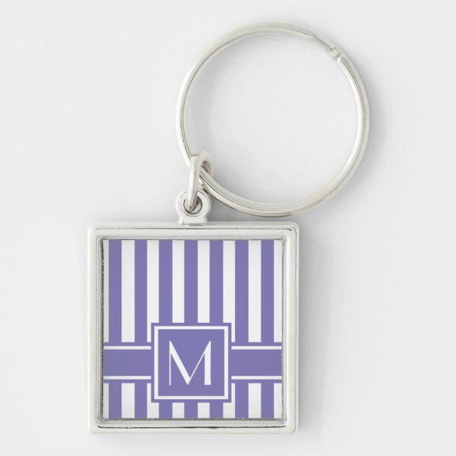 Lila moderner Streifen mit Monogramm Schlüsselanhänger (Vorne)