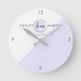 Lila Monogram Style Custom Logo Runde Wanduhr