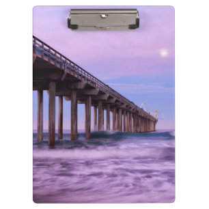 Lila Morgendämmerung über Pier, Kalifornien Klemmbrett