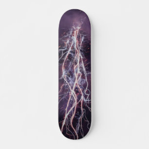 Lila Muster der elektrischen Blitze Skateboard
