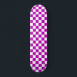 Lila Muster eines Karos Skateboard<br><div class="desc">Muster für lila und weiße Karo Gestaltete geometrische Quadrate</div>