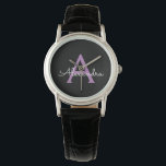 Lila Name der Girl-Monogram-Datei Armbanduhr<br><div class="desc">Schwarze und Lila einfache Script Monogram Name Watch. Dies macht den perfekten Abschluss,  Geburtstag,  Hochzeit,  Brautparty,  Jubiläum,  Babydusche oder Junggeselinnen-Abschied Geschenk für jemanden,  die Lieben glamourösen Luxus und schicke Stile.</div>