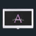 Lila Name der Girl-Monogram-Datei Visitenkarten Dose<br><div class="desc">Einfache und Lila Script Monogram Name Business Card Holder. Das macht den perfekten 16 Geburtstag,  Hochzeit,  Brautparty,  Jubiläum,  Babydusche oder Junggeselinnen-Abschied Geschenk für jemanden,  der Lieben glamourösen Luxus und schicke Stile.</div>