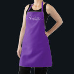 Lila Name des Skriptes Monogram Schürze<br><div class="desc">Personalisierte Traube lila moderne Skriptname Text monogramm solide schlichte Farbe mädchenhaft elegant elegante Traube lila und weiße Text Küche Schürze. Anpassen,  personalisieren Sie es mit Namen,  Zitat,  Phrasen oder Text. Geeignet für Köche,  Koch,  Keramik,  Keramiken,  Handwerk,  Arbeit,  Küche,  Backen,  Grillen,  Grill etc.</div>