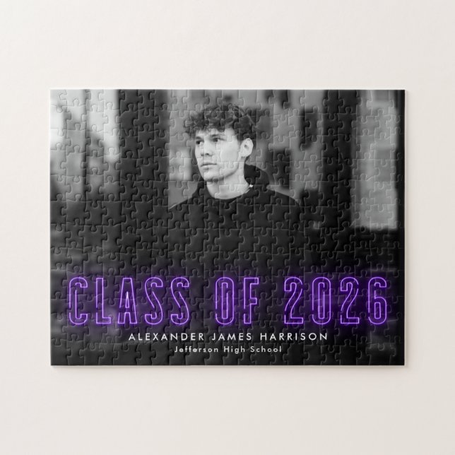 Lila Neon-Klasse des Abschluss-Fotos 2025 (Horizontal)