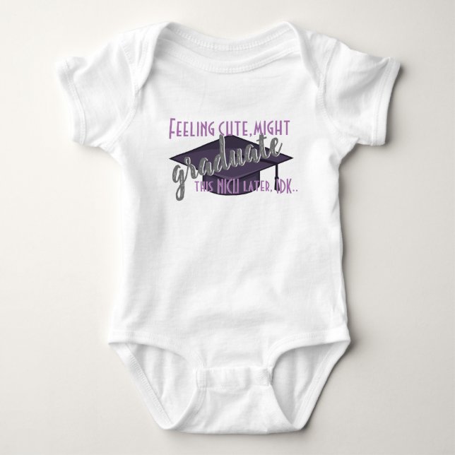 Lila "NICU Graduate" auf der Karte Baby Strampler (Vorderseite)