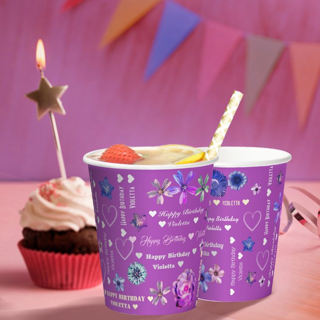 Lila Niedlicher Girly Floral Name Happy Birthday Pappbecher (Von Creator hochgeladen)