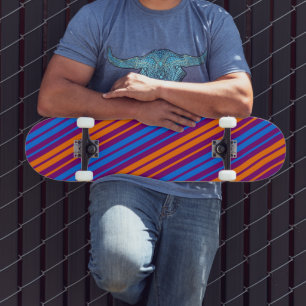 Lila Orange Blau Vertikale Streifen Design Skateboard