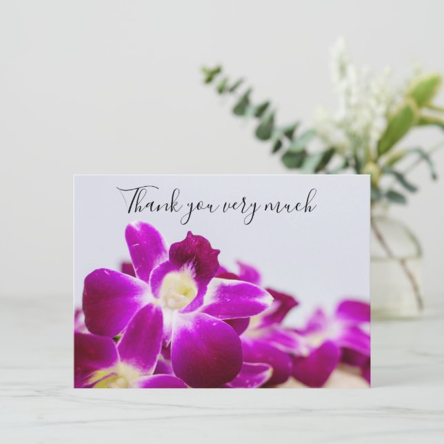 Lila Orchidee mit Stein auf weißem Grund  Dankeskarte (Stehend Vorderseite)
