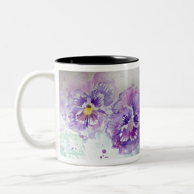 Lila Pansy-Blume Wasserfarbenmalerei Zweifarbige Tasse (Links)
