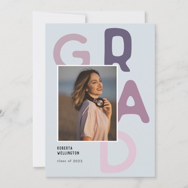 Lila Pastel Typografie Foto 2022 Abschluss Ankündigung (Vorderseite)