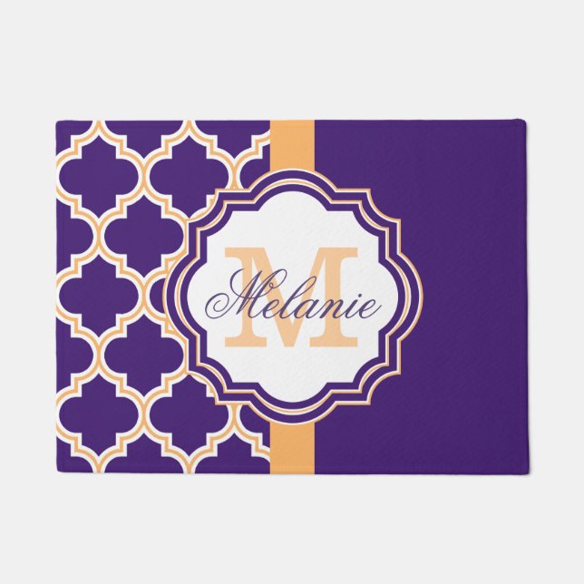 Lila Quatrefolienmonogramm Fußmatte (Vorderseite)