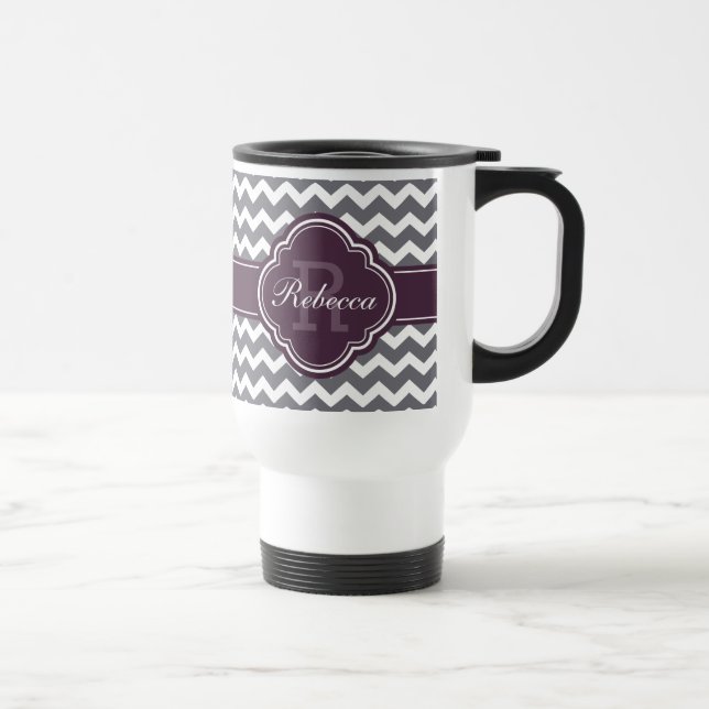Lila Quatrefolienmonogramm Graues Zickzack Muster Reisebecher (Rechts)