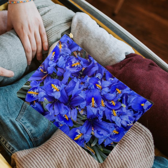 Lila Reticulated Irises Floral Zubehörtasche (In Situ)