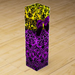 LILA RIBBON, SCHWARZE GOLD ART NOUVEAU DAMASK Wein-Geschenkverpackung<br><div class="desc">Elegante goldgelbe Geschenkboxen mit lebendigem 3D-Amethyst-Edelstein,  klassischer,  einzigartiger Jugendstildampfer,  leicht anpassbar mit Ihrem Text für Hochzeitswein,  Brautgeschenk,  süße 16, Babyduschen, Brautparty, Quinceanera Geburtstagspartys, Bat Mitzvah, romantische Verlobung Duschen,  Weihnachten, Ferien , Wiedersehen, Neujahr Feiern,  Jubiläen,  Ansammlungen,  Abschlüsse in der Schule oder einfach nur ein Event,  das Sie sich wünschen!</div>