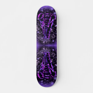 Lila rosa Elefantenskateboard in der Starry Night Skateboard