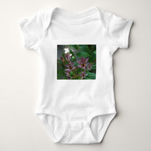 Lila, rosa gestreifte Orchidee wie Blume Baby Strampler (Vorderseite)