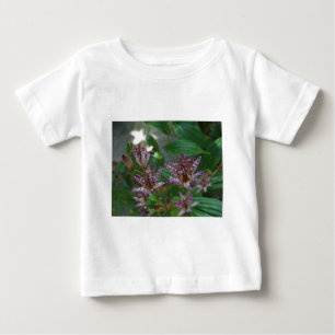 Lila, rosa gestreifte Orchidee wie Blume Baby T-shirt