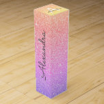 Lila rosa Glitzer und Sparklopfen Weinbox<br><div class="desc">Goldene,  Lila und rosa Rainbow Pastel Ombre Imitats Glitzer und Sparkle Elegant Wein Geschenkbox. Diese Weingeschenkbox kann auf Ihren Vor- und Erstnamen angepasst werden und macht eine tolle Geburtstagsparty,  Jubiläum,  Junggeselinnen-Abschied,  Brautparty Geschenk.</div>