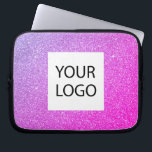 Lila-Rosa-Glitzer - Werbung für benutzerdefinierte Laptopschutzhülle<br><div class="desc">Lila und rosa Ombre Moderne und Berufliche Imitate Glitzer und sparkle elegante Logo Werbeaktion Corporate Laptop Bag oder schlankes Werbegeschenk für eine Schönheitsindustrie Geschenk. Dieser Fall kann auf Ihr Firmenlogo oder Ihr Firmenlogo angepasst werden.</div>