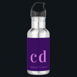 Lila-rosa Monogramm-Initialen Name modern Edelstahlflasche<br><div class="desc">Ein lila Hintergrund. Rosa Farbe. Personalisieren und fügen Sie Ihre Monogramm-Initialen und Ihren Namen hinzu.</div>