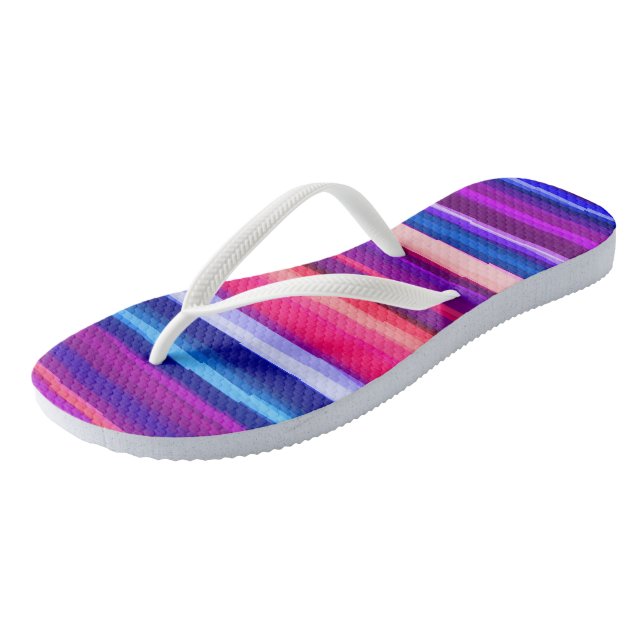 Lila, rosa und blaue Abstrakte Streifen Flip Flops (Schrägansicht)
