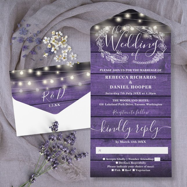 Lila Rustikale Holzsaitenblumen All In One Einladung (Purple Rustic Wood String Lights Floral Wedding All In One Invitation)