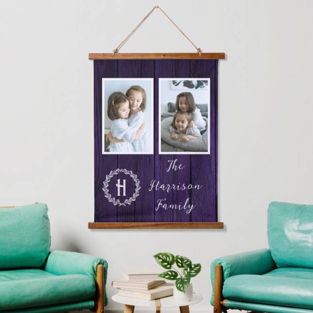 Lila Rustikales Monogramm-Foto Wandteppich Mit Holzrahmen (Wohnzimmer)