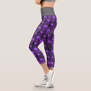 Lila Schädel und Sonnenblumen, Design 1 Capri Leggings