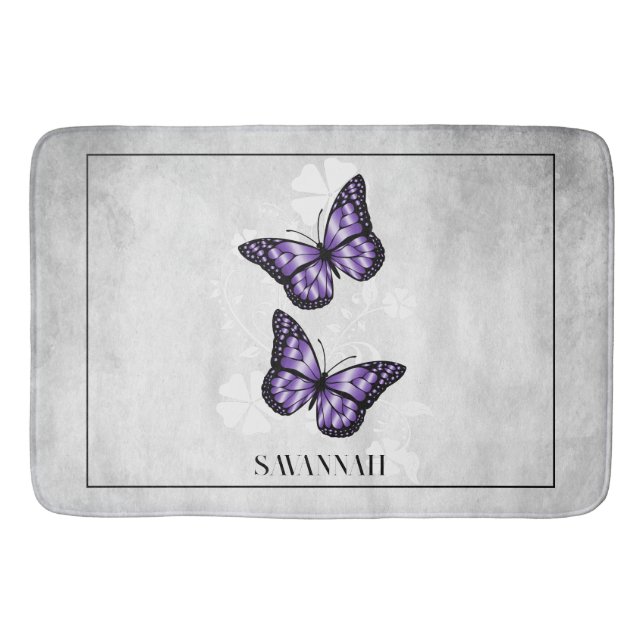 Lila Schmetterling Personalisierte Badematte (Vorderseite)