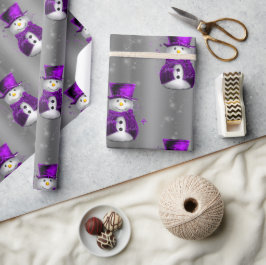 Lila Schneemänner auf Dunkelsilber Geschenkpapier
