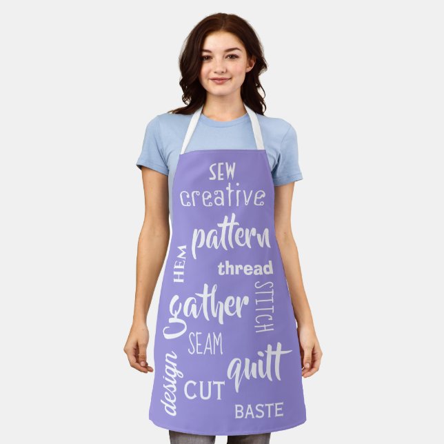 Lila Schürze von Wörtern (Getragen)