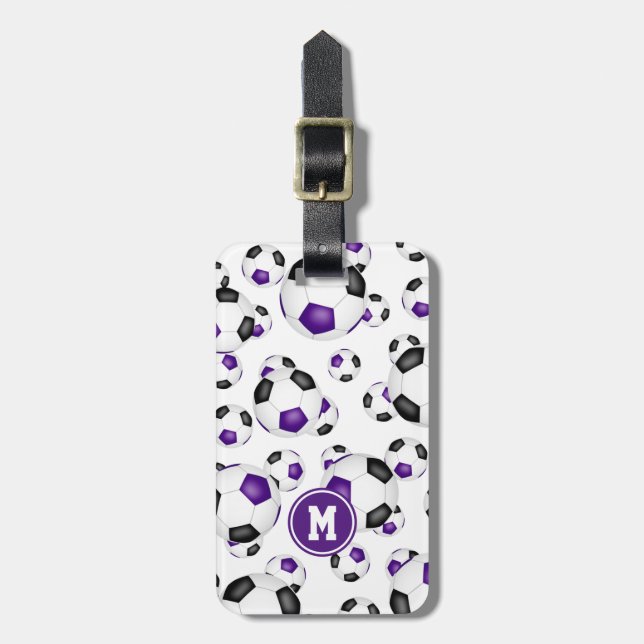 lila schwarze Fußballtasche mit Teamfarben Gepäckanhänger (Vorderseite vertikal)