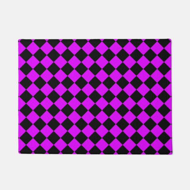 Lila Schwarzes Schachbrett Diamantmuster Fußmatte (Vorderseite)