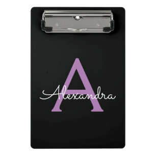 Lila schwarzes Skript Mädchen Monogramm Name Mini Klemmbrett