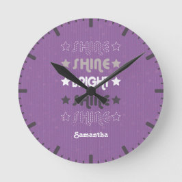 Lila Shine. Shine. Hell. Shine. Shine. Runde Wanduhr