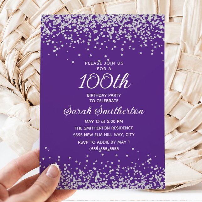 Lila Silberner Glitzer Frauen 100. Geburtstag Einladung (Elegant purple 100th birthday party invitation with silver glitter)