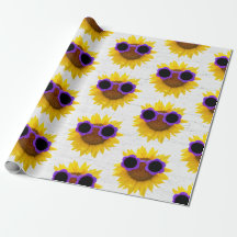 Lila Sonnenbrille auf Sonnenblumen