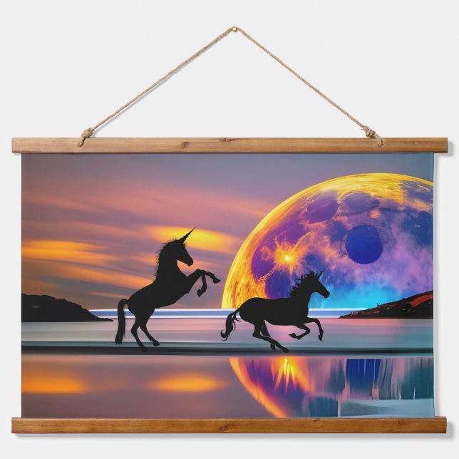 Lila Sonnenuntergang, Einhörner, Vollmond am Stran Wandteppich Mit Holzrahmen (Vorne)