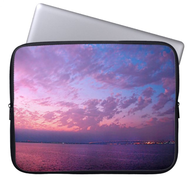 Lila Sonnenuntergang im Ozean Foto einfach, modern Laptopschutzhülle (Vorderseite)