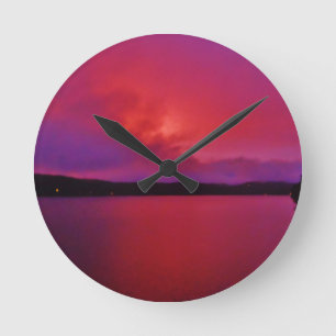 Lila Sonnenuntergang in heiß rosa auf dem Arrowhad Runde Wanduhr